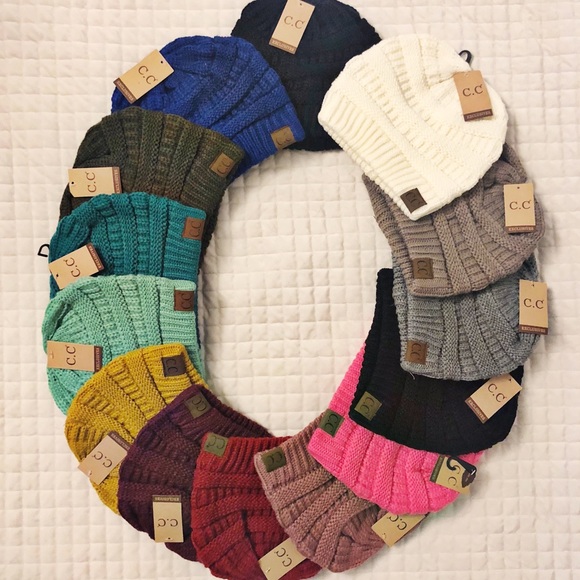 RESTOCKED!✨ Ivory CC Beanie - Picture 2 of 2